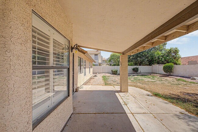 Building Photo - 5719 E St John Rd