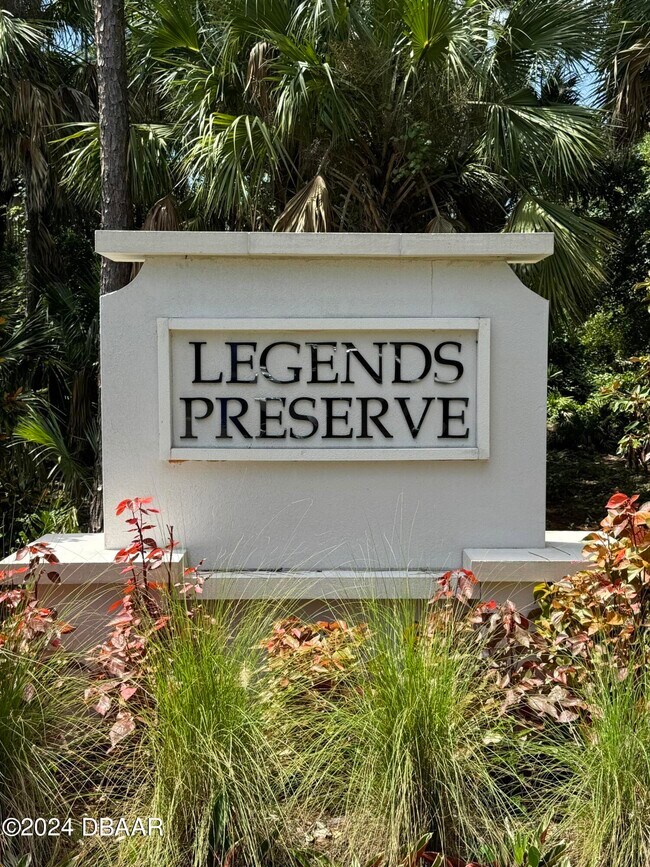 Building Photo - 2005 Divot Dr