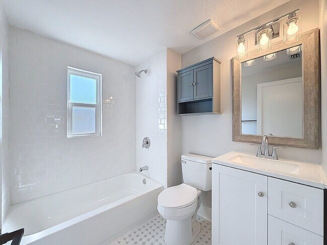 Building Photo - 768 49th Ave N