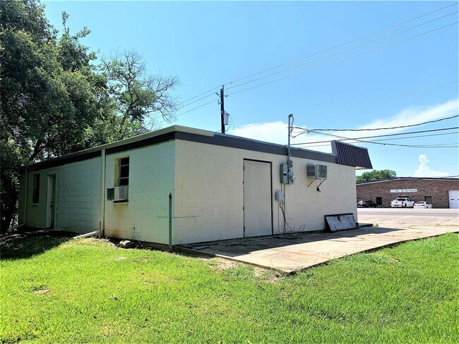 Building Photo - 8622 Hwy 6