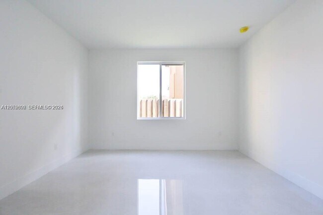 Building Photo - 15639 SW 11th Terrace