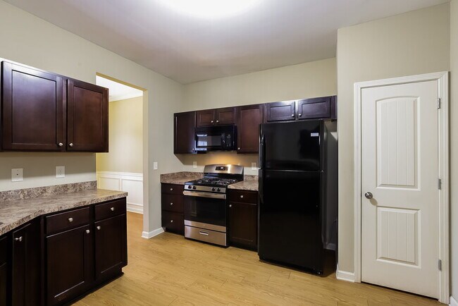 Building Photo - 496 Hill Crest Cir