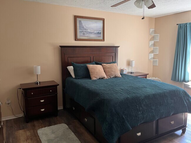 Master BR - 4220 Crystal Ct