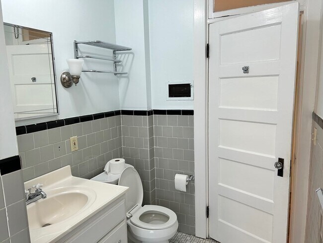 Building Photo - 16 Fletcher St