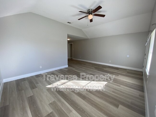 Building Photo - 5125 Sunshine Dr