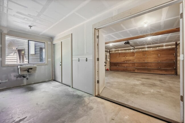 Building Photo - Stunning 3,146 Sq. Ft. Olympia Waterfront ...