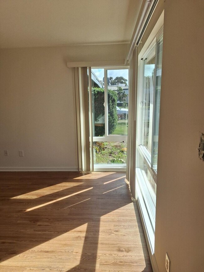 Building Photo - 4888 Clairemont Dr