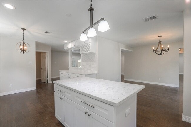 Building Photo - 730 Bison Dr