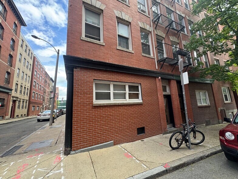 Building Photo - 39 Charter St