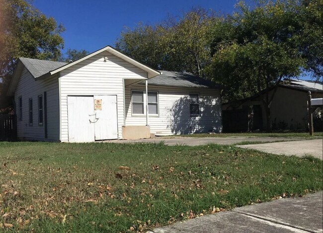 Building Photo - 167 West Wildwood Drive
