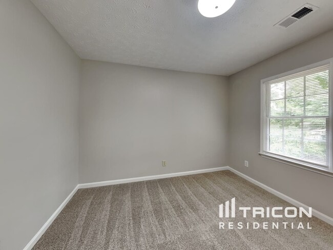 Building Photo - 410 Meadowfield Trail