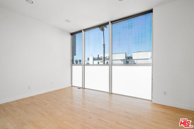 Building Photo - 660 Rose Ave