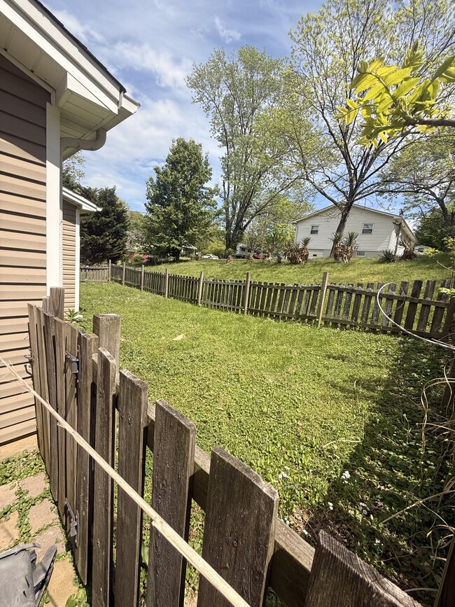 Building Photo - 1405 Lee St SE