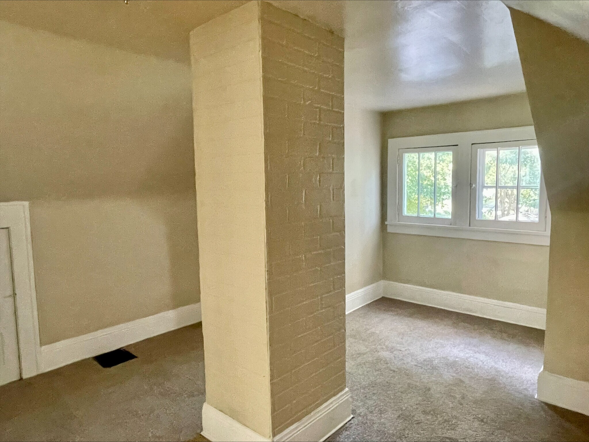 Building Photo - 1022 Herberich Ave