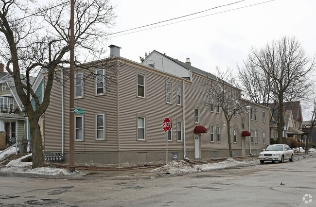 Primary Photo - 3368-3374 N Booth St
