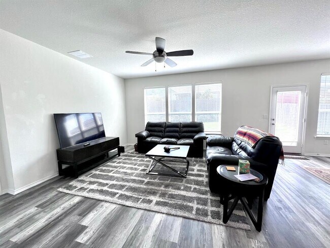 Building Photo - 7900 Crystalbrook W