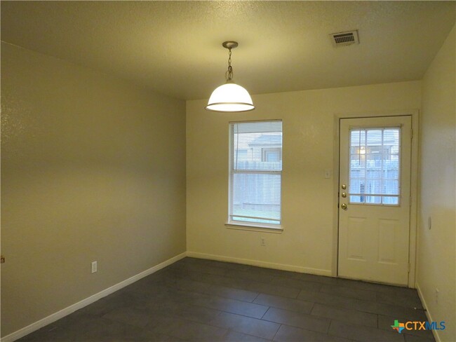 Building Photo - 1602 Dugger Cir
