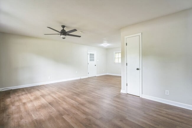 Building Photo - 4BR Brick Ranch with Upgrades & Room to Feel at Home!