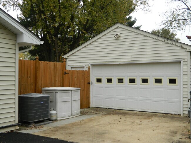 Building Photo - 46675 Winchester Dr