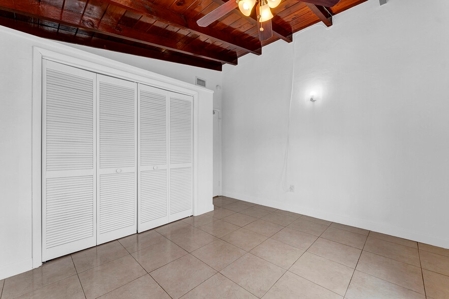 Building Photo - 361 SE 6th Ave