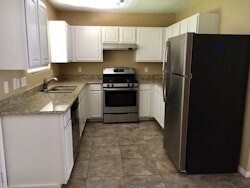 Building Photo - 16115 Catbird Ct