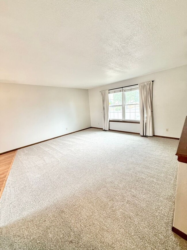 Building Photo - 6515 Flintridge Dr