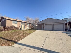 Building Photo - Cozy 2BR 1BA Home w/ Fireplace + 1 Car Garage + Fenced Yard in Sugar House