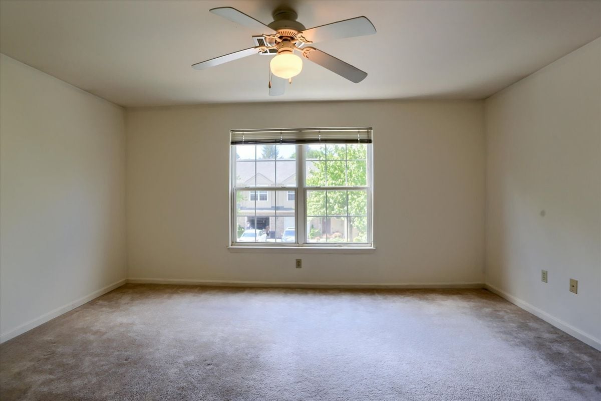 Building Photo - 136 Cardinal Ln