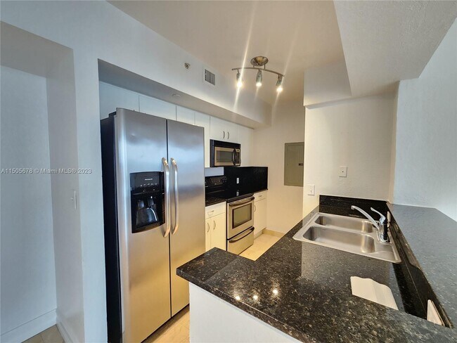 Building Photo - 1625 Kennedy Cswy