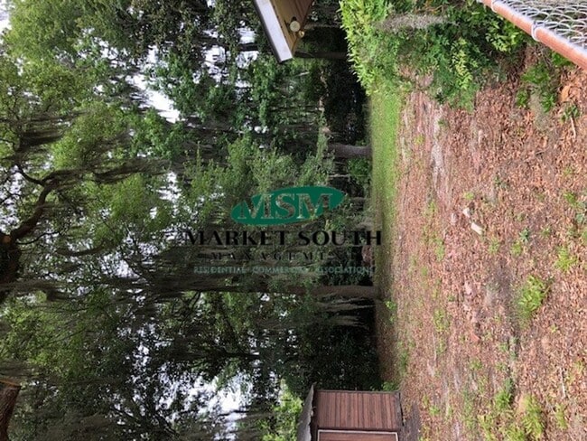 Building Photo - Convenient Southside Location