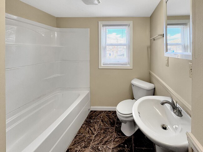 Building Photo - 1312-1314 Dewey Ave