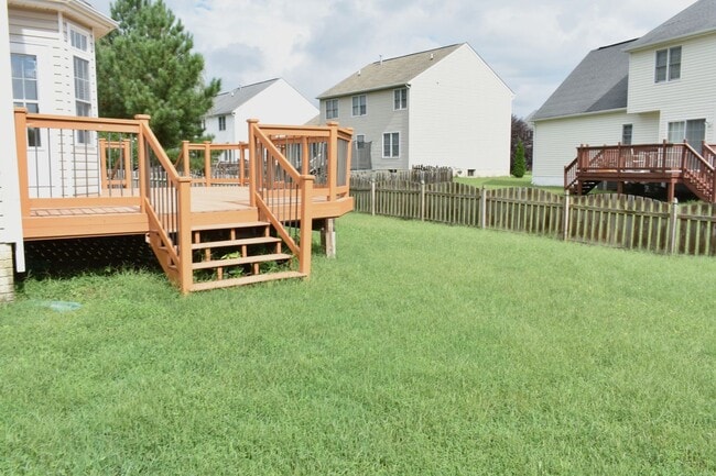 Building Photo - Bright & Spacious Home in Fredericksburg!