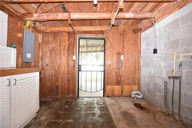 Building Photo - 1311 Standish Dr