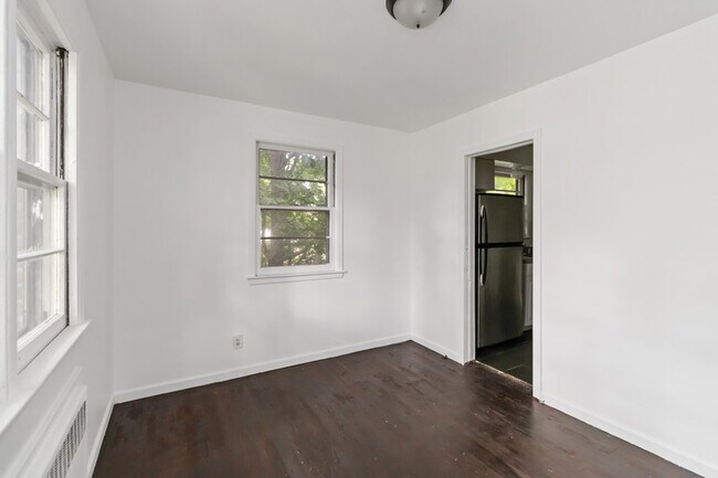 Building Photo - 167 S Munn Ave