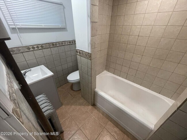 Building Photo - 76 Brook St