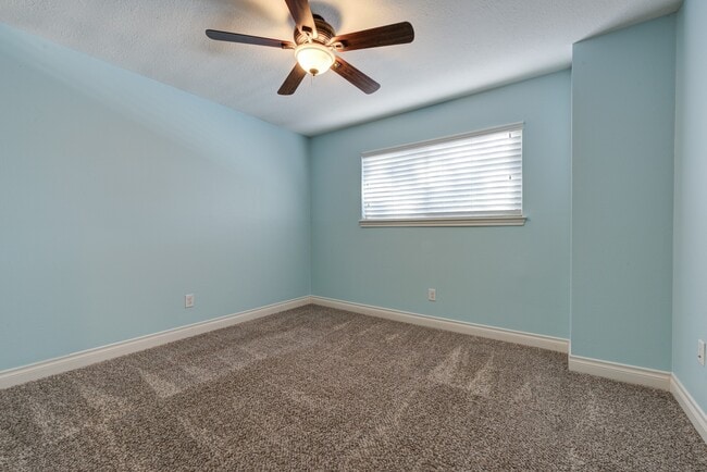 Building Photo - 607 Ellingham Dr