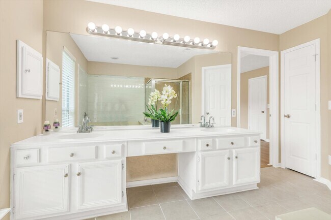 Building Photo - 5635 Sage Manor Dr