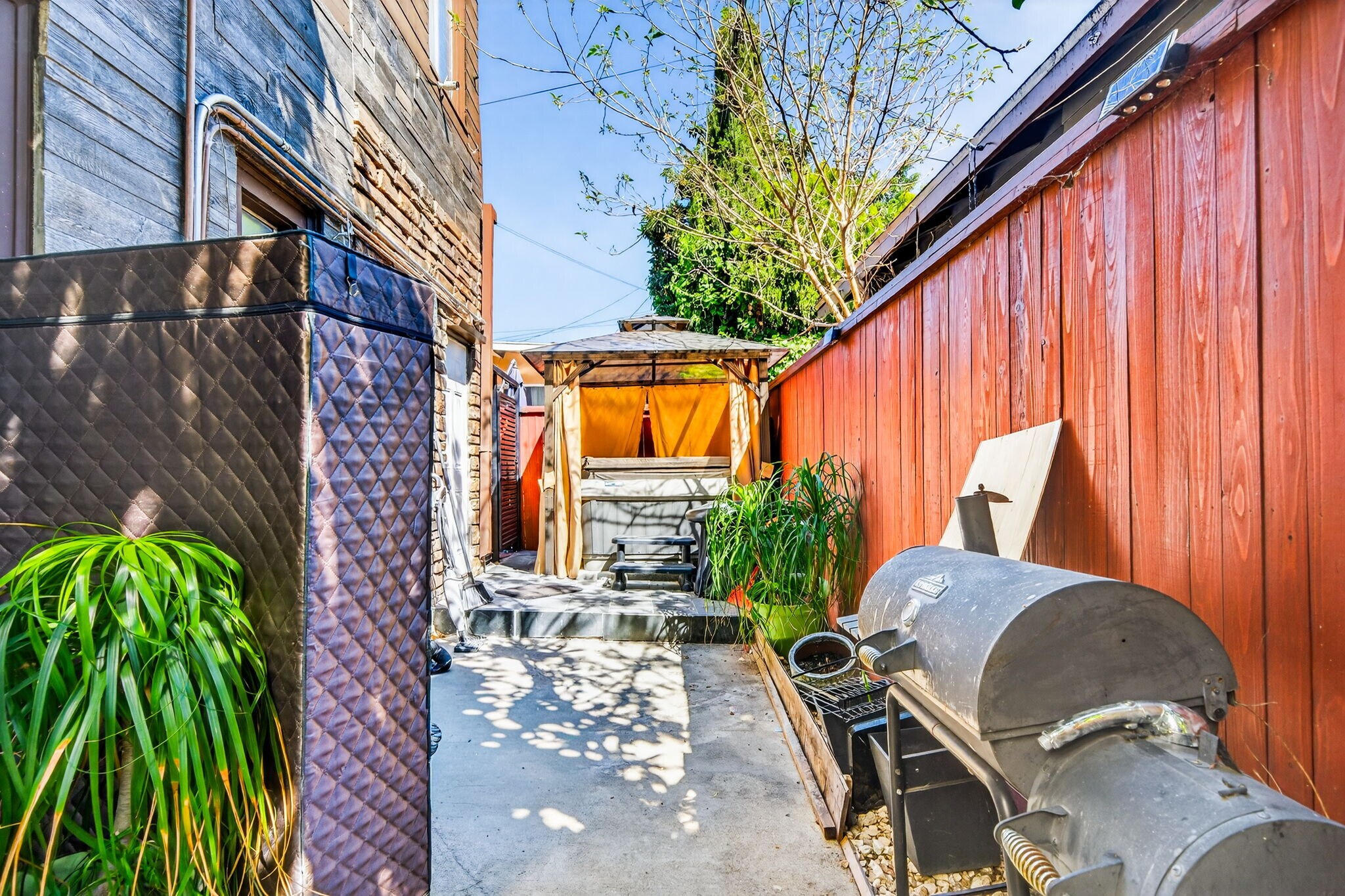 Building Photo - 5915 Lexington Ave