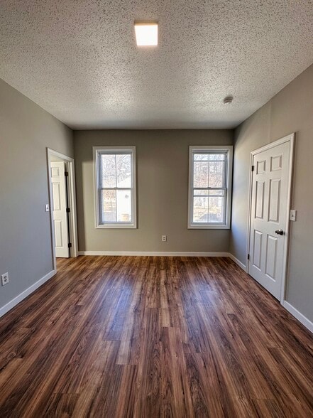 Building Photo - 19 Thompson St