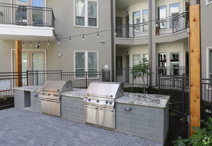 Building Photo - The Cannon Las Colinas