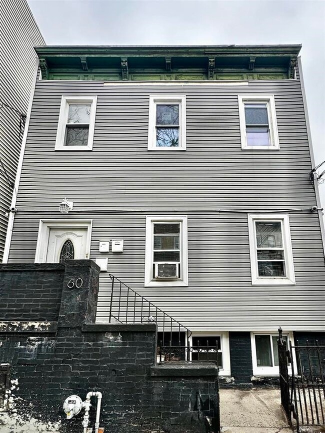 Building Photo - 60 Hopkins Ave