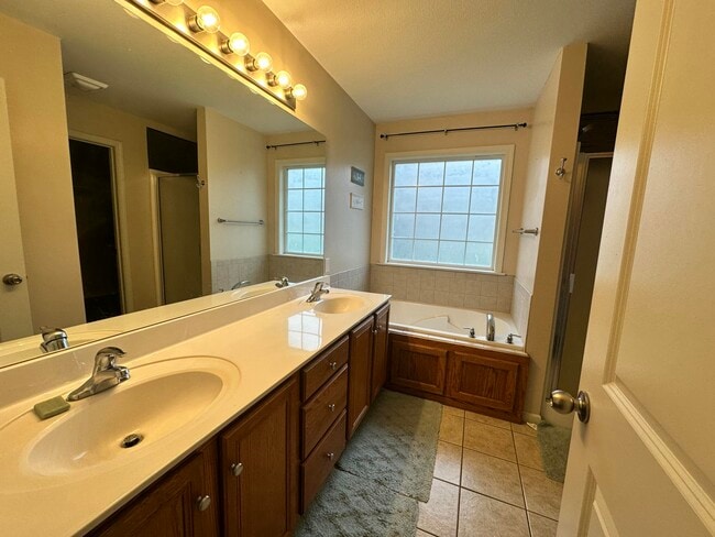 Building Photo - 305 Port Way