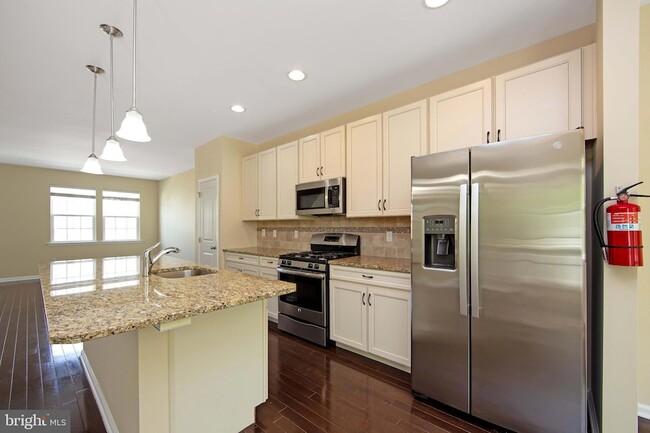 Building Photo - 421 Dogwood Dr