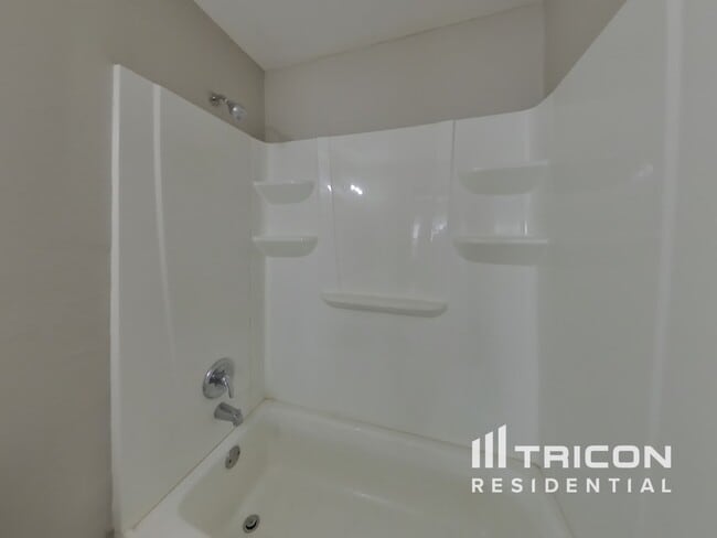 Building Photo - 13912 Henson Cir