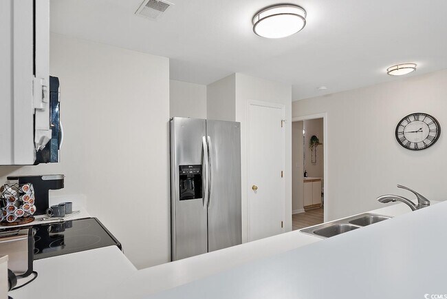 Building Photo - 1204 River Oaks Dr