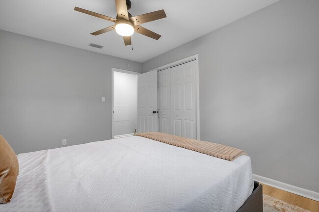 Building Photo - 218 Cactus St