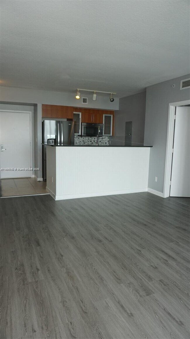 Building Photo - 325 S Biscayne Blvd