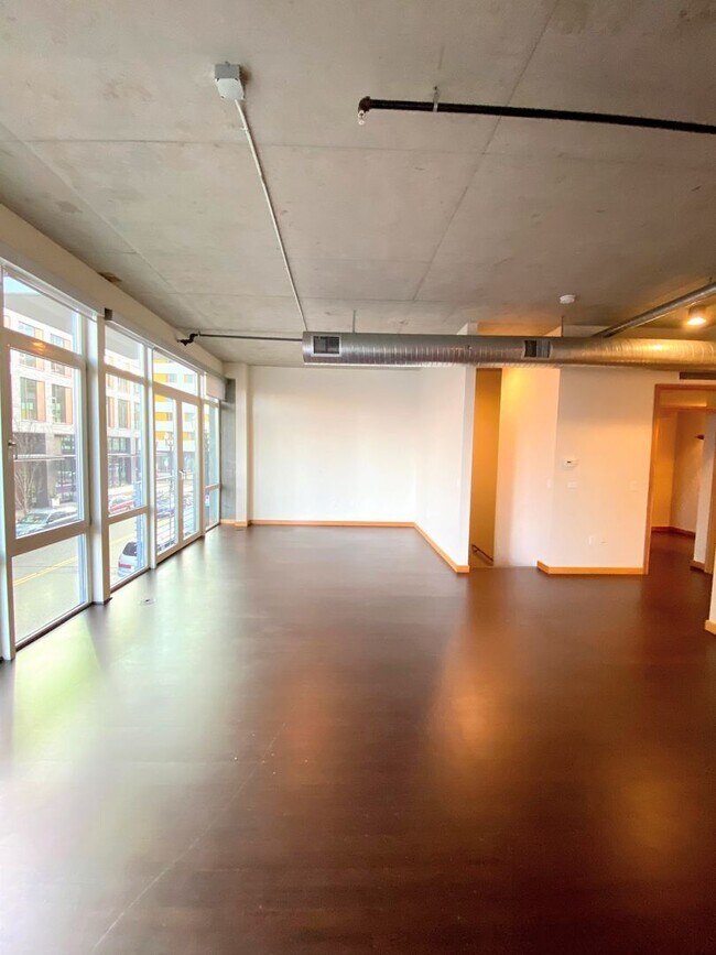Building Photo - WARC01