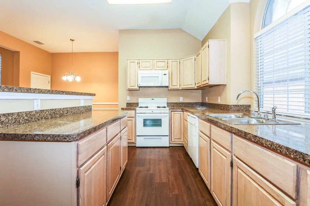 Building Photo - 713 Claire View Dr