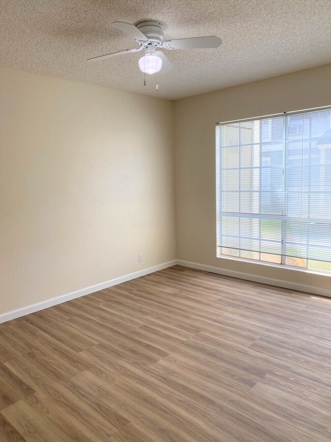 Building Photo - Royal Palm - Renovated two bedroom in Waip...